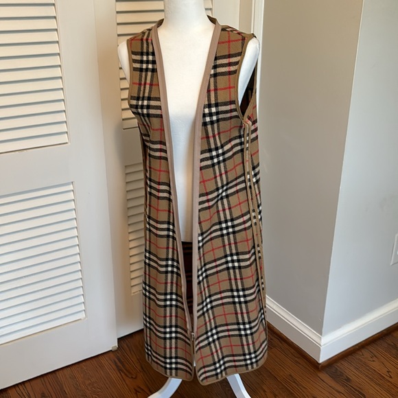 Vintage Burberry full length trench coat with zip out wool lining. Like new. - Picture 11 of 11
